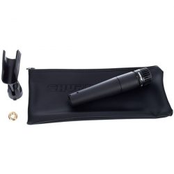 Microphone dynamique cardioïde Shure SM57 LCE, robuste et polyvalent. Idéal pour instruments, amplis, batteries et voix. Livré avec accessoires.