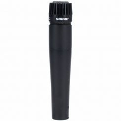 Microphone dynamique cardioïde Shure SM57 LCE, robuste et polyvalent. Idéal pour instruments, amplis, batteries et voix. Livré avec accessoires.