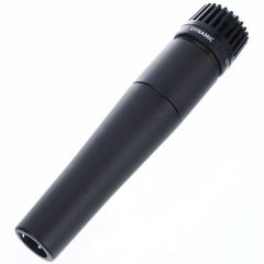 Microphone dynamique cardioïde Shure SM57 LCE, robuste et polyvalent. Idéal pour instruments, amplis, batteries et voix. Livré avec accessoires.