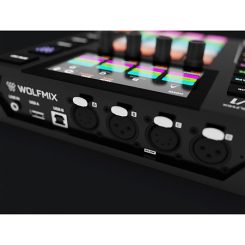 Contrôleur DMX autonome Wolfmix W1 MK2 : 4 univers, écran tactile, 20 pads et effets puissants. Créez vos shows lumière en live sans PC.