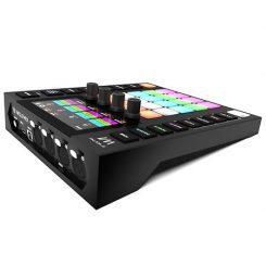 Contrôleur DMX autonome Wolfmix W1 MK2 : 4 univers, écran tactile, 20 pads et effets puissants. Créez vos shows lumière en live sans PC.