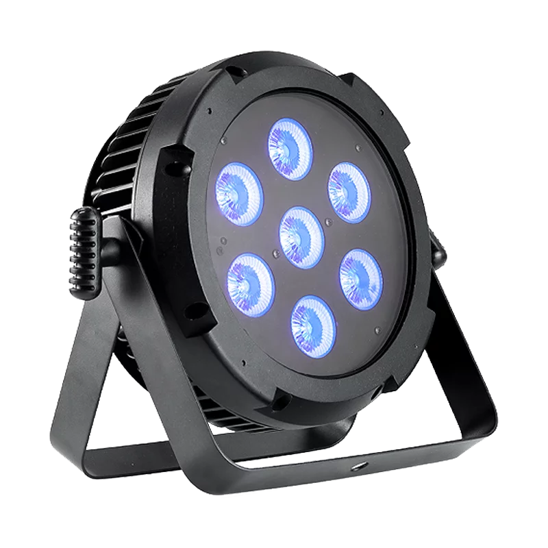 PHOCEA LIGHT SILENT PAR 7 X 10 RGBWAUV,Par LED filaires Silent PAR 7x10, projecteur discret et léger, idéal pour les prestataires ou DJs débutants. Composés de 7 LEDs de 10W, petit projecteur de moins de 3 kg et très discret qui sauront éclairer vos prestations comme il se doit. De plus, il est à noter que son fonctionnement est ultra silencieux, puisque leur carcasse est étudiée pour dissiper la chaleur en silence. Donc aucun souci à vous faire, vous n’avez qu’à profiter de votre prestation en toute tranquillité. Enfin, il est à noter que les Silent PAR sont des projecteurs idéals pour commencer dans l’événementiel, pour les DJs qui débutent leur activité et qui cherchent des petits basic pour leur prestation.