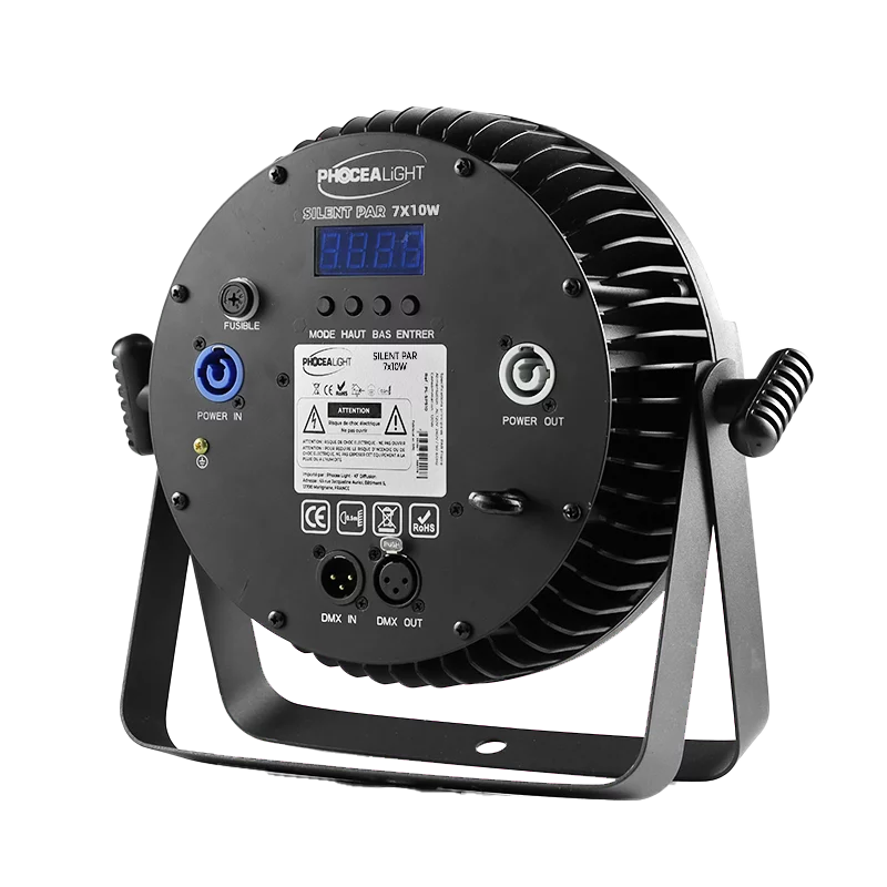 PHOCEA LIGHT SILENT PAR 7 X 10 RGBWAUV,Par LED filaires Silent PAR 7x10, projecteur discret et léger, idéal pour les prestataires ou DJs débutants. Composés de 7 LEDs de 10W, petit projecteur de moins de 3 kg et très discret qui sauront éclairer vos prestations comme il se doit. De plus, il est à noter que son fonctionnement est ultra silencieux, puisque leur carcasse est étudiée pour dissiper la chaleur en silence. Donc aucun souci à vous faire, vous n’avez qu’à profiter de votre prestation en toute tranquillité. Enfin, il est à noter que les Silent PAR sont des projecteurs idéals pour commencer dans l’événementiel, pour les DJs qui débutent leur activité et qui cherchent des petits basic pour leur prestation.
