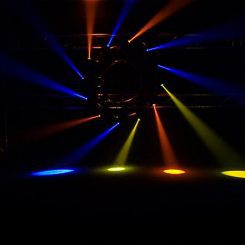 Le BoomTone DJ Maxi Spot 30 est un spot LED DJ compact avec anneau RGB, Spot + Wash, idéal pour DJ, clubs et événements lumineux.