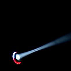 Le BoomTone DJ Maxi Spot 30 est un spot LED DJ compact avec anneau RGB, Spot + Wash, idéal pour DJ, clubs et événements lumineux.