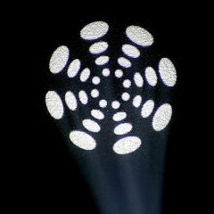 Découvrez la lyre Spot LED DJ BoomTone DJ Maxi Spot 60 : 60 W, anneau LED RGB, effets Spot + Wash, idéale pour DJ, clubs et événements.