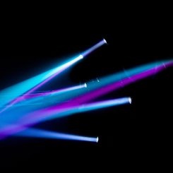 Découvrez la lyre Spot LED DJ BoomTone DJ Maxi Spot 60 : 60 W, anneau LED RGB, effets Spot + Wash, idéale pour DJ, clubs et événements.