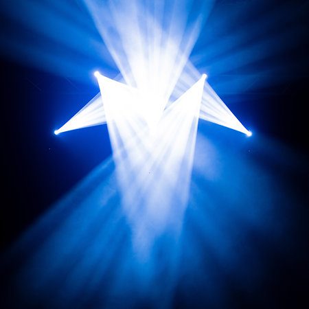 La Mac Mah Mac Spot 100 est une lyre Spot LED professionnelle 100 W avec effets variés, idéale pour prestataires, DJ et installations scéniques.