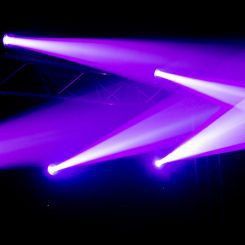 La Mac Mah Mac Spot 100 est une lyre Spot LED professionnelle 100 W avec effets variés, idéale pour prestataires, DJ et installations scéniques.