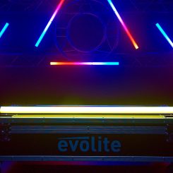 Illuminez vos événements avec l’Evolite Magic Tube : 8 tubes LED RGBW IP65 sur batterie, jusqu’à 20h d’autonomie, contrôle DMX et smartphone.
