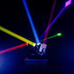 Mac Mah Wave 660 Pix, jeu de lumière LED 6×60W RGBW, zoom motorisé, pixels contrôlables et PAN infini, idéal pour soirées, clubs et DJ sets.