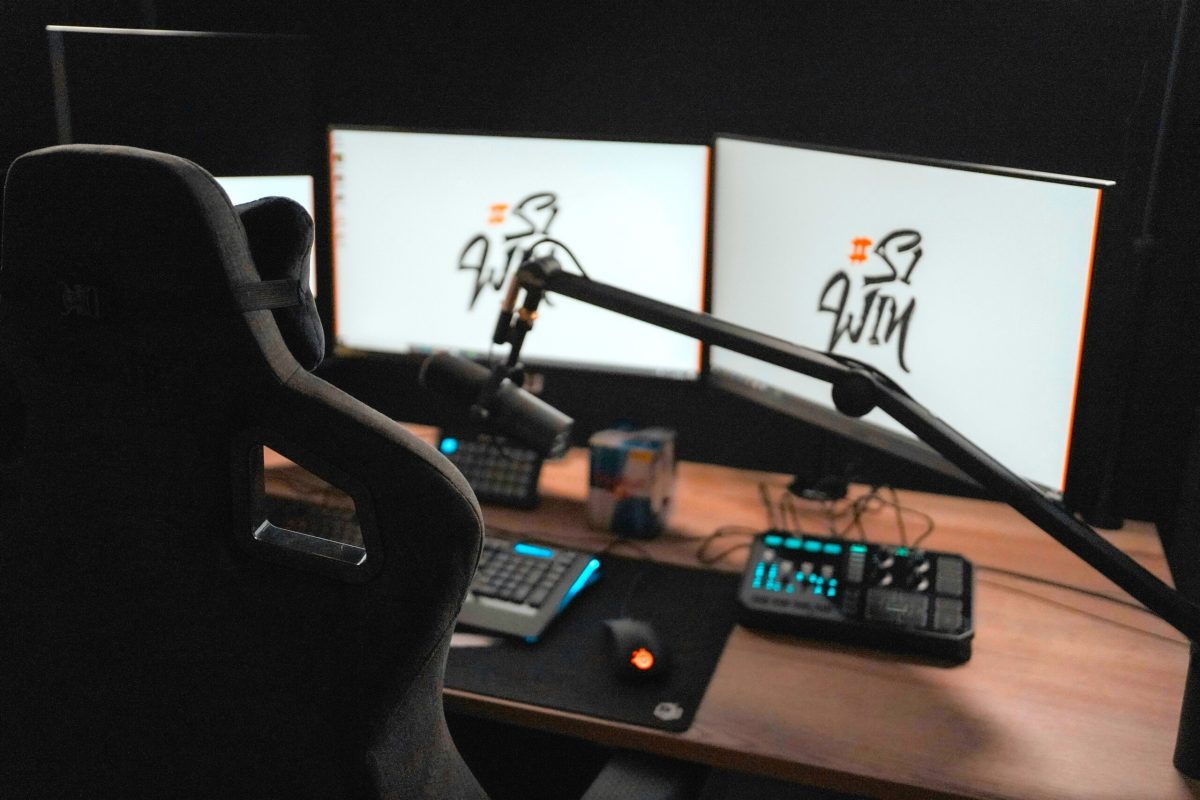 Apprenez à créer un setup de live streaming professionnel chez vous avec le bon matériel audio, vidéo et lumière. Conseils et astuces Ravel’Prod.