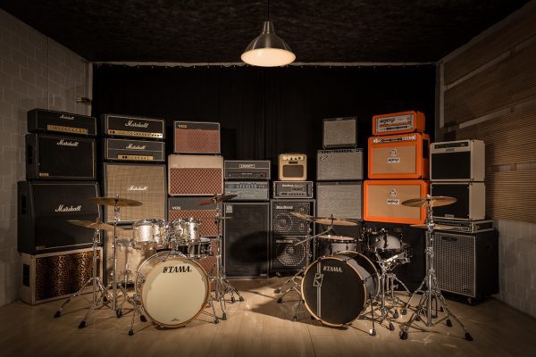 Location backline concert : amplis, batteries et matériel pro chez Ravel’Prod. Réservez votre backline facilement pour garantir un concert réussi !