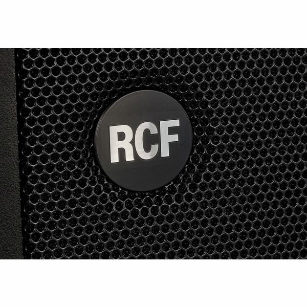 RCF HDL 10-A, module line array actif 700 W avec DSP et FiRPHASE, idéal pour concerts, DJ et événements professionnels de taille moyenne.