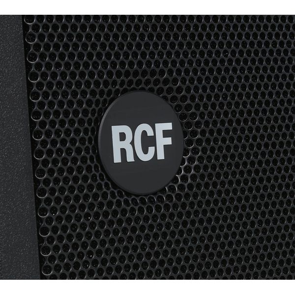 RCF HDL 20-A, module line array actif 700 W RMS et 135 dB SPL, idéal pour concerts, festivals et événements professionnels exigeants.