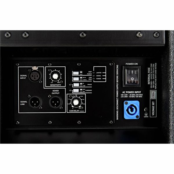 RCF SUB 8006-AS, caisson de basses actif 2×18", 2500 W RMS, 141 dB SPL, DSP intégré pour concerts, DJ et installations pro.