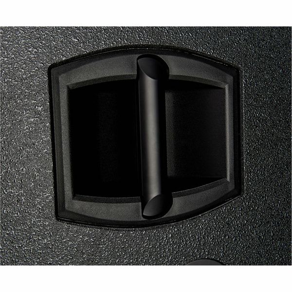 RCF SUB 8006-AS, caisson de basses actif 2×18", 2500 W RMS, 141 dB SPL, DSP intégré pour concerts, DJ et installations pro.