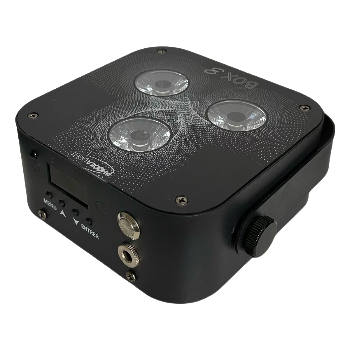 Box 3 est un projecteur LED batterie 45W RGBWA+UV, d'une autonomie de 15h, DMX HF sans fil. Idéal pour DJ, mariages et événements.