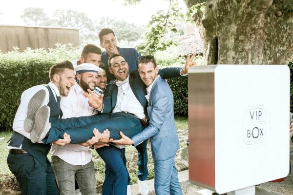 Location photobooth à Nîmes pour mariage, anniversaire et événement d’entreprise. Borne photo avec impression instantanée, devis rapide.