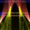 Lyre Spot LED 180W IGNITE180 en set de 2 avec flightcase. Gobos rotatifs, prismes, DMX et effets lumineux pour scènes et événements.