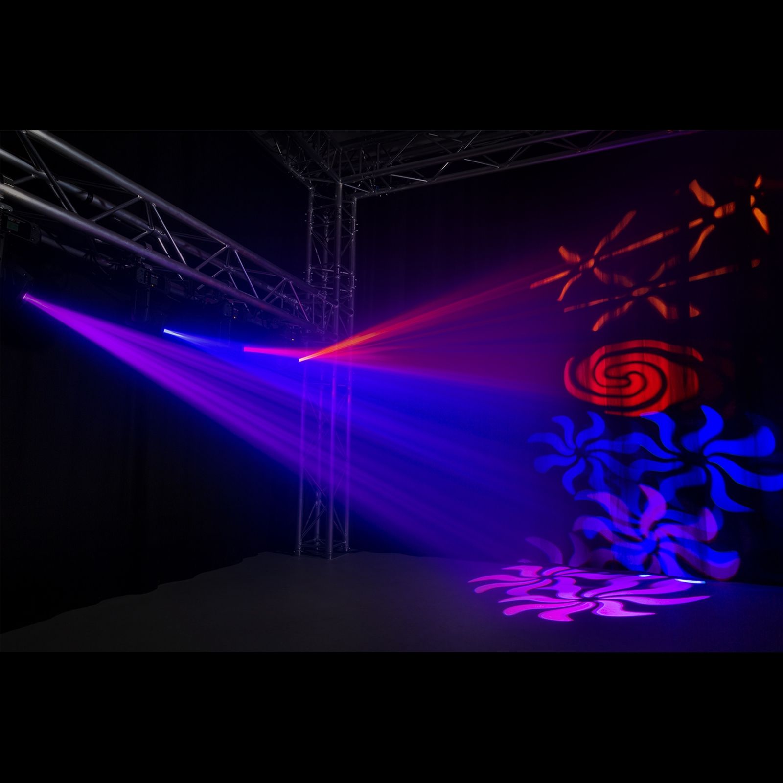 Lyre Spot LED 75W Fuze75S avec gobos rotatifs, prisme 3 facettes et DMX. Idéale pour DJ, clubs, bars et installations lumière.