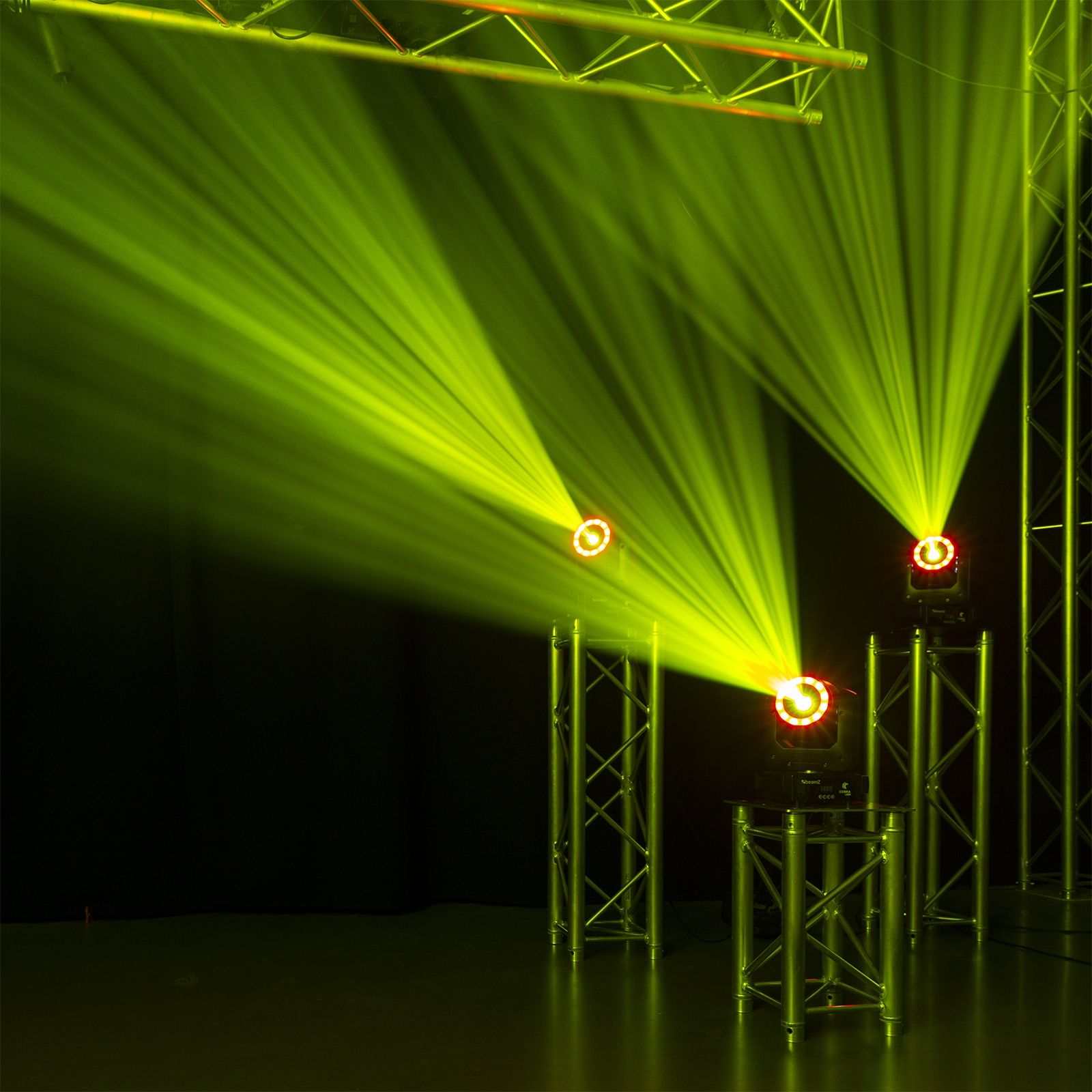 Lyre Spot LED 100W Cobra 100R avec anneau RGB, gobos, prisme 6 facettes et DMX. Idéale DJ, clubs et installations lumière.